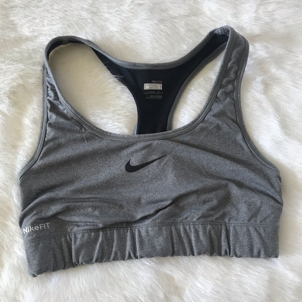 Nike sports bra (medium)